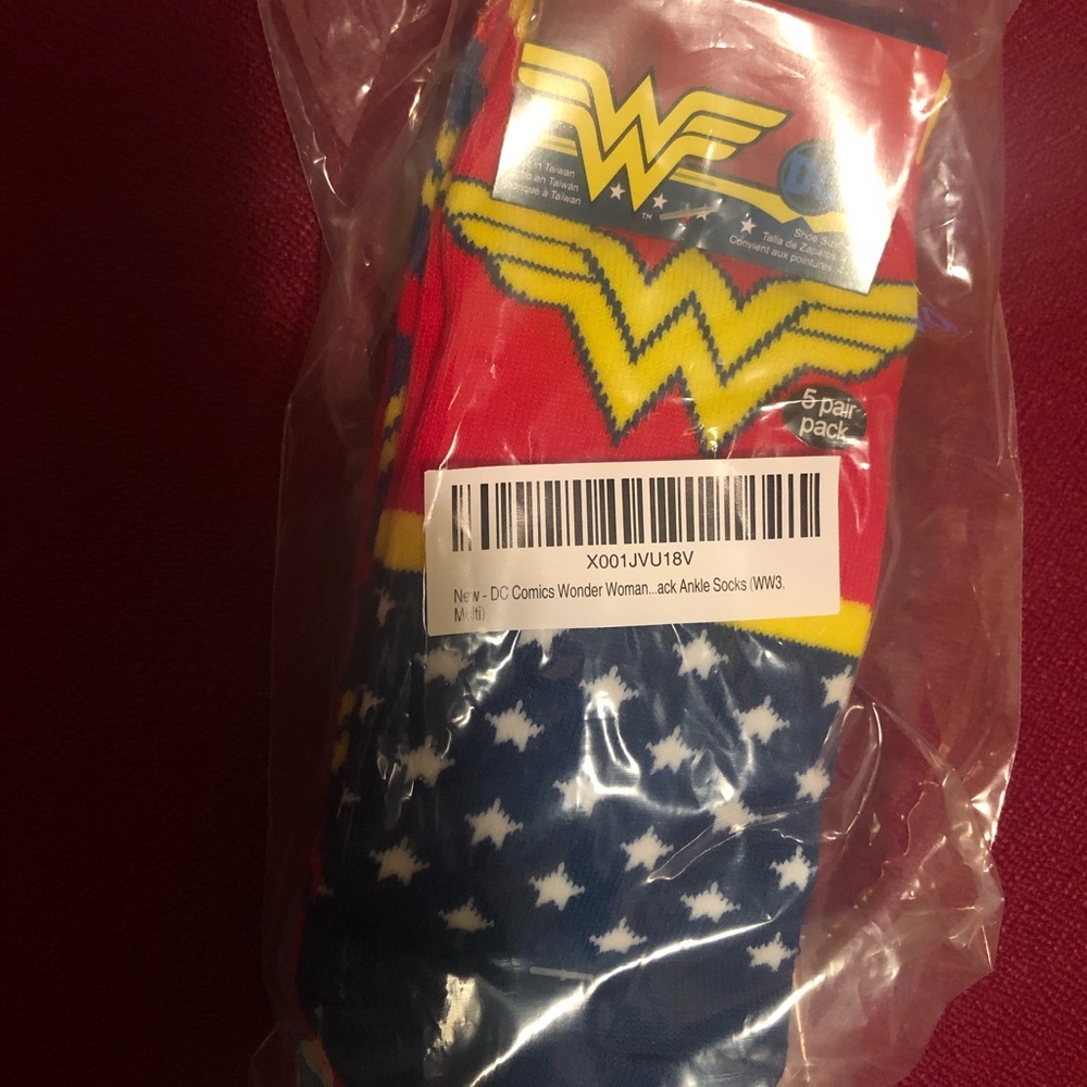 Pack of Wonder Woman socks ⭐️
